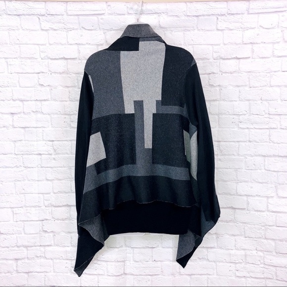 Coco and Carmen Black and White block woman’s sweater wrap Size M - Picture 3 of 8
